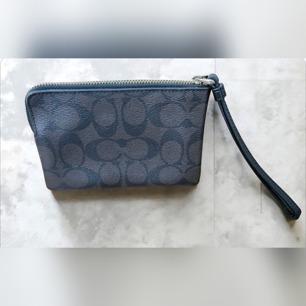Coach Corner Zip Wristlet with Strap NWOT - Picture 2 of 3